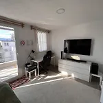 Denize 5 Dk Yuerueme Mesafesinde Kus-ar Sitesi Feriehus Kusadası