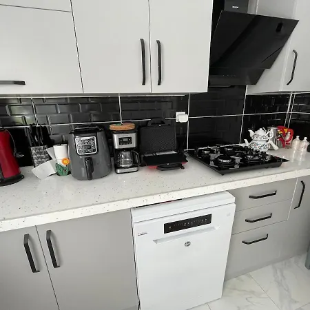Denize 5 Dk Yuerueme Mesafesinde Kus-ar Sitesi * Kusadasi