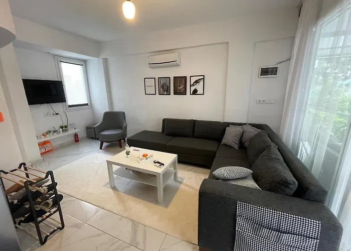 Denize 5 Dk Yuerueme Mesafesinde Kus-ar Sitesi * Kusadası