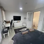 Denize 5 Dk Yuerueme Mesafesinde Kus-ar Sitesi *