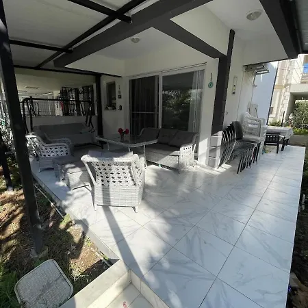Denize 5 Dk Yuerueme Mesafesinde Kus-ar Sitesi 库萨达斯