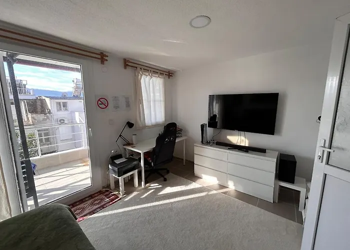 Denize 5 Dk Yuerueme Mesafesinde Kus-ar Sitesi 度假居 库萨达斯
